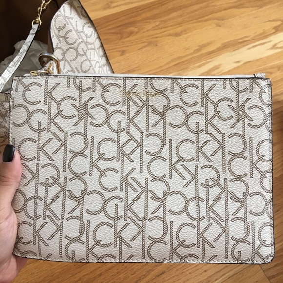 Calvin Klein Tote with pouch - Picture 4 of 6